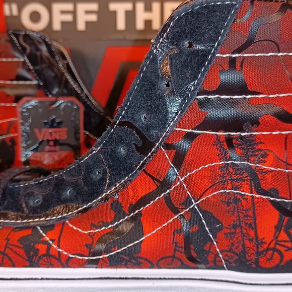 Vans x Men\'s 13 Stranger Things Sk8-Hi Reissue Friends Dont Lie VN0A2XSBY09 main image 4